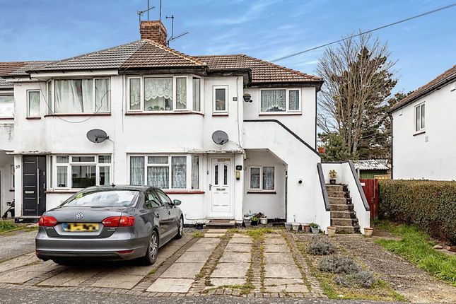 Flat for sale in Cornwall Avenue, Slough