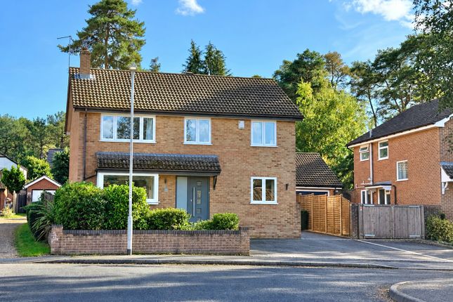 16 Fernwood Close, St. Ives, Ringwood photo 2