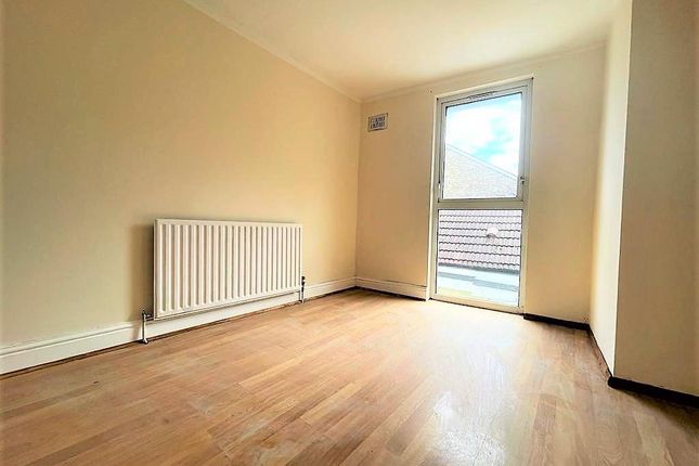 12, St James's Road, Surrey photo 5