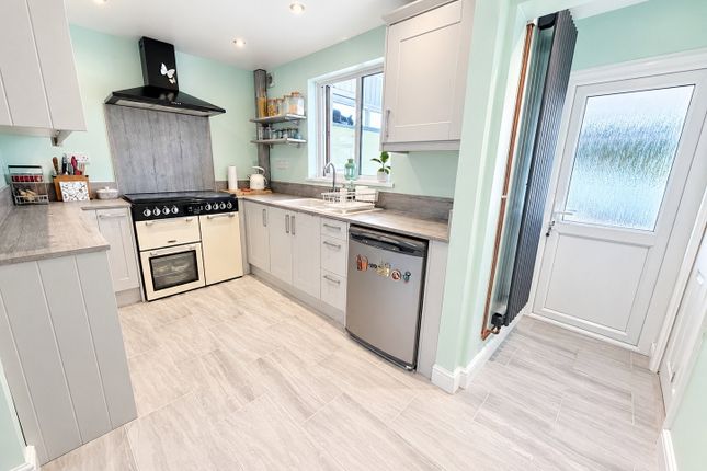 6, Farm Road, Brierley Hill photo 2