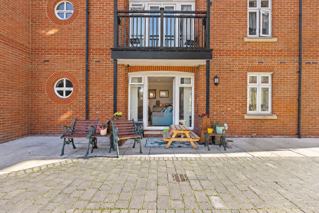Leret Way, Leatherhead photo 3