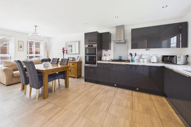 5, Bircher Way, Gloucester photo 5