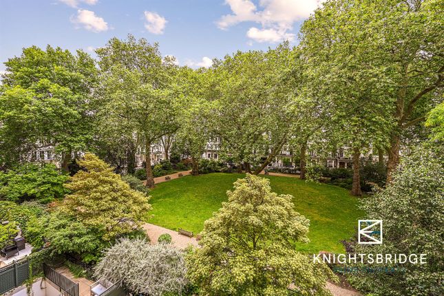 Flat to rent in Ennismore Gardens, Knightsbridge, London