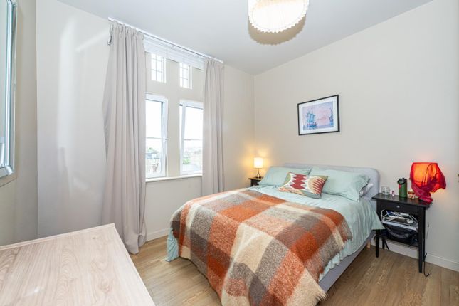Flat 26, Academy Court, 34 Glengall Road, London photo 3