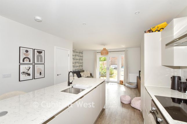 11, Mountain Street, Crawley photo 4