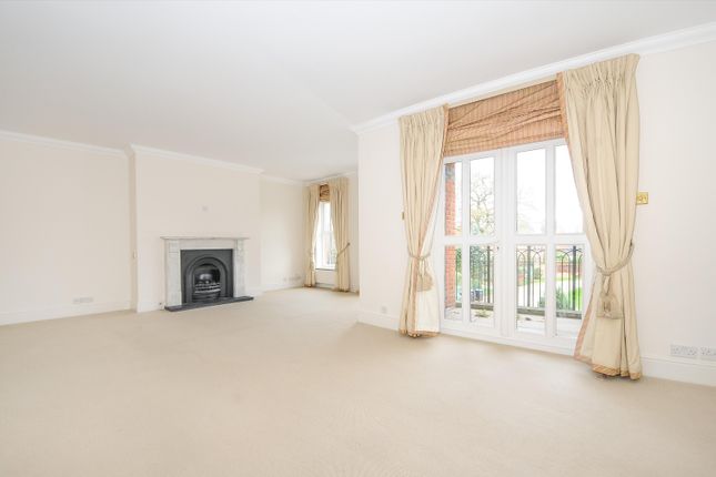 10, Palmerstone Court, Virginia Water photo 5