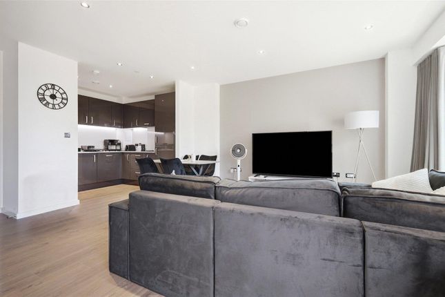 5, Heartwell Avenue, London photo 4