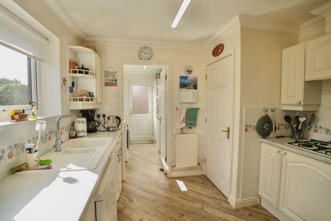 37 Fulcher Avenue, Cromer photo 3