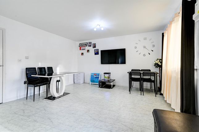 16 Darwin Court, Nuffield Crescent, Great Yarmouth photo 3