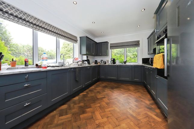 48, Hillgrove Crescent, Worcestershire photo 3