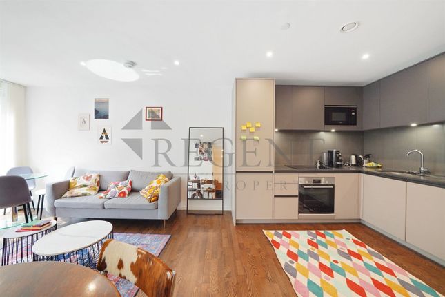 31, Flat 66, Waterline Way, London photo 4