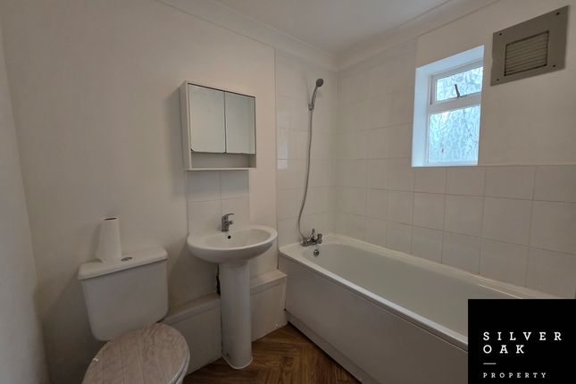 27 Bank Road, Llanelli photo 3