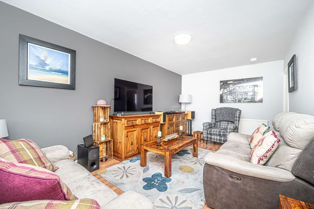 27, Fraser Drive, Lochgelly photo 4