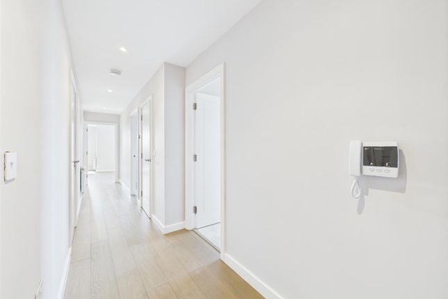 Flat 15, Wynne House, 10, Leaden Hill, Coulsdon photo 4