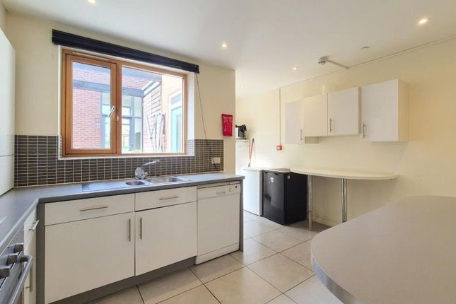 44, Columbia Place, Milton Keynes photo 4