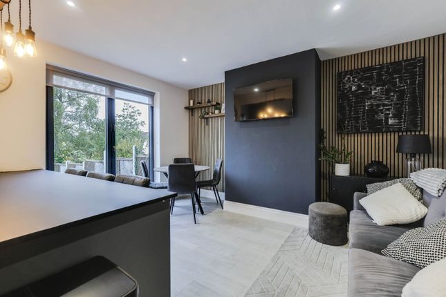 4, Emmott Drive, Leeds photo 4