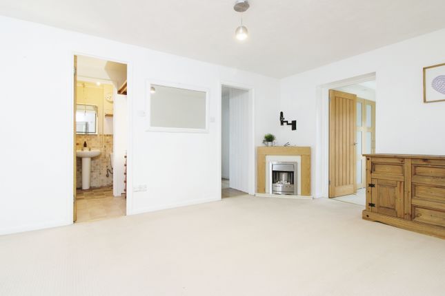 Flat for sale in Oakwood Close, Midhurst, West Sussex