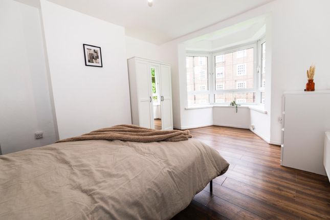 Thumbnail Room to rent in Teale Street, London
