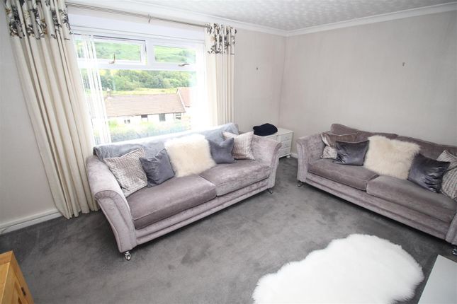 32, Kinloch Lane, Greenock photo 4