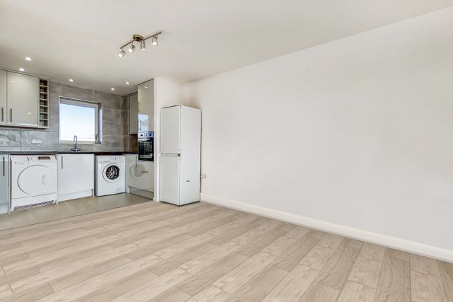 Flat to rent in Wellspring Crescent, Wembley Park