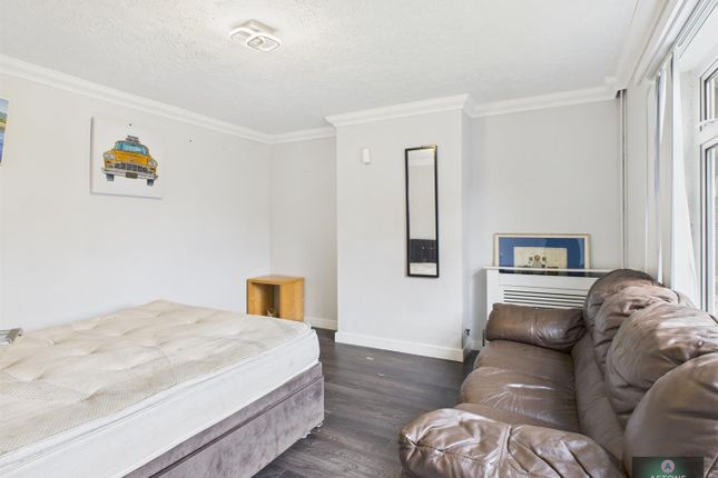 6, Willow Close, Northgate photo 2