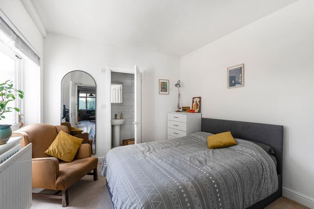 11, Crimsworth Road, London photo 4