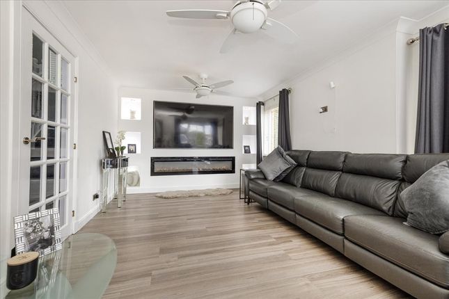 11 Burnbank Grove, Loanhead photo 3