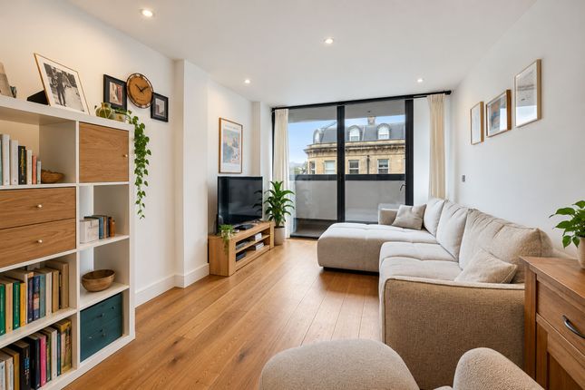 Flat 5, 27 Greenwich High Road, London photo 4