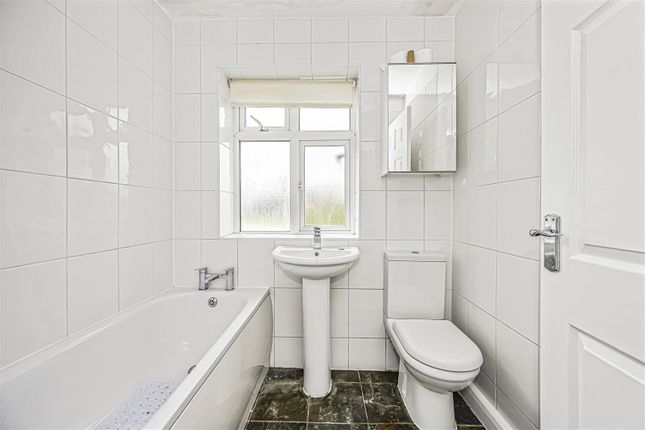 237, Kings Head Hill, Chingford photo 2