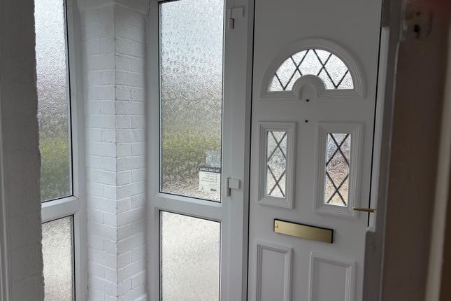 30 Capenhurst Avenue, Crewe, Cheshire photo 2