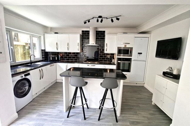 16, Garnwen Road, Maesteg photo 2