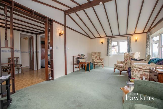 39 Orchard Park, Rope Yard, Royal Wootton Bassett photo 3