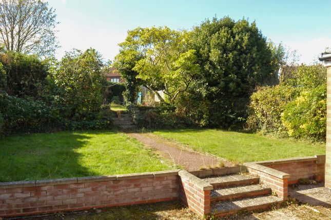 15 Highcroft Avenue, Leicester photo 4