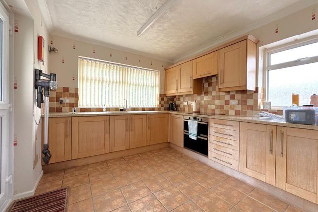 4, Springfield Crescent, Weymouth photo 3