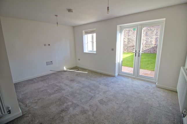 10 Bradshaw Close, Northampton photo 4