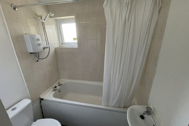 42, Dearne Walk, Bedford photo 3