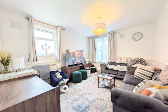 14, Boveney Close, Slough photo 3