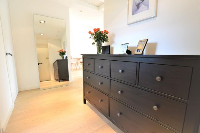 Flat for sale in Kylemore Close, London