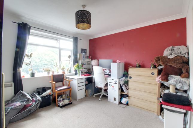 27, Waldronhyrst, South Croydon photo 4