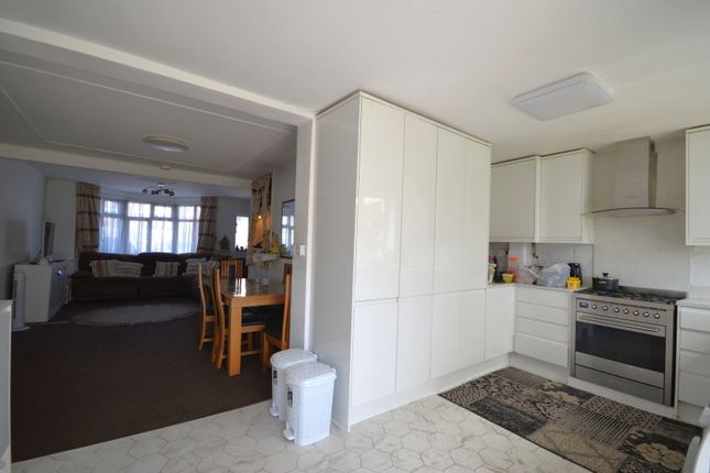 25, D'Arcy Gardens, Harrow photo 4