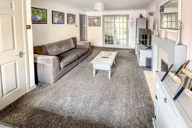 19, Hunters Oak, Thetford photo 3