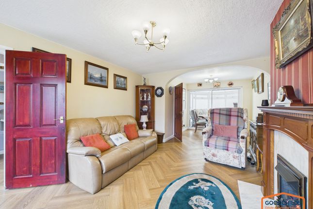 17 Canterbury Close, Walsall photo 4