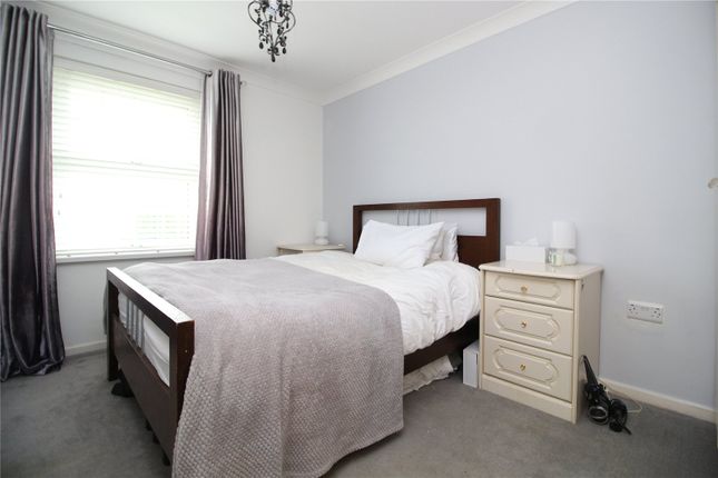 31, Knighton Park, Barton On Sea photo 4