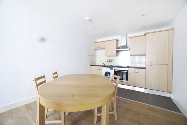 2 Artichoke Hill, London photo 3