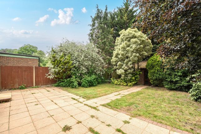 4, Sandalwood Avenue, Chertsey photo 2