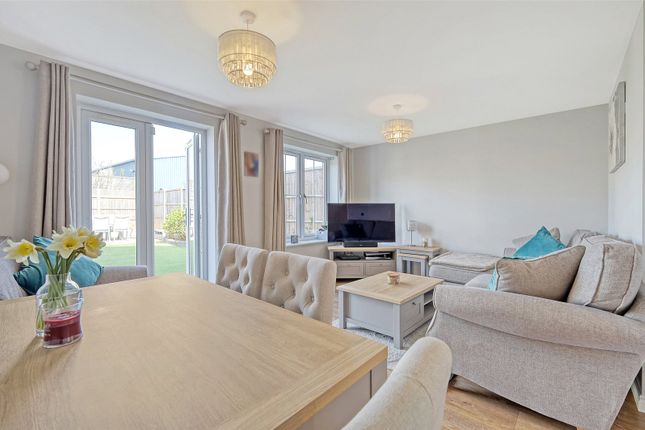 17, Sandy Crescent, Great Wakering photo 3