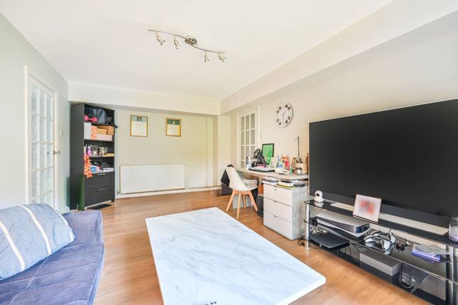 Flat for sale in Freshborough Court, Guildford