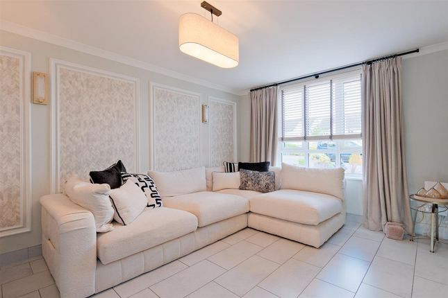 3, Howatston Court, Livingston photo 3