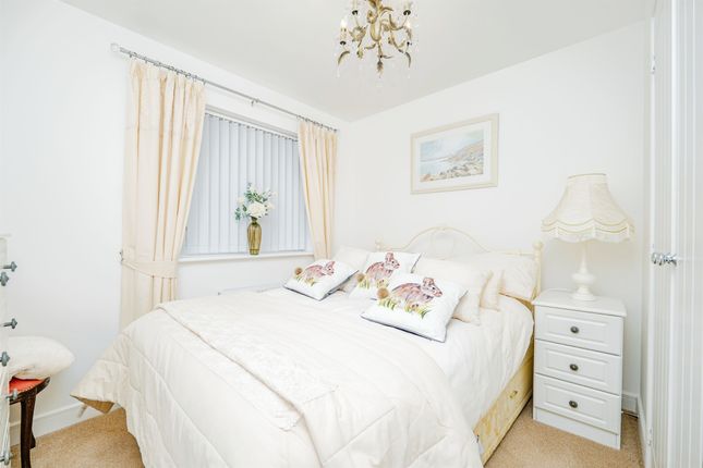 218, Railway Road, Barry photo 2