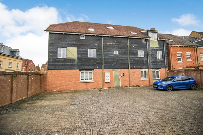 Flat to rent in Ravensdale, East Wichel, Swindon